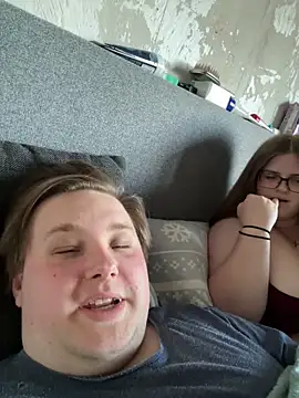 CurvyPaar2 online show from April 21, 2026, 6:01 pm