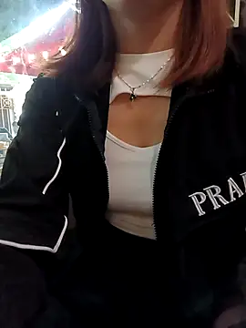 Jessical--Li online show from October 23, 2025, 3:28 am