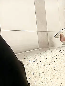 Jessical--Li online show from November 1, 2025, 6:37 am