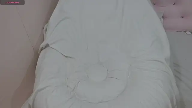 Alina MissAsian online show from October 28, 2025, 1:47 pm