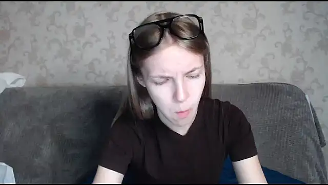 HitGyrl online show from October 24, 2025, 1:13 am