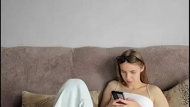 HitGyrl online show from November 5, 2025, 7:52 am