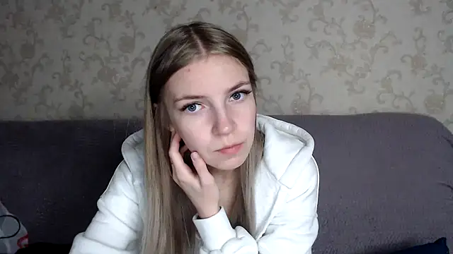 HitGyrl online show from November 23, 2025, 1:05 am