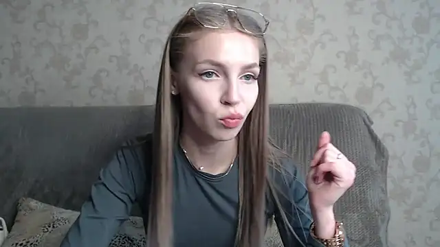 Snapshot of HitGyrl chatting on May 12, 2026, 8:11 am HitGyrl online show from May 12, 2026, 8:11 am