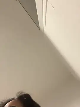 bellabellabruna6 online show from September 18, 2025, 3:08 am