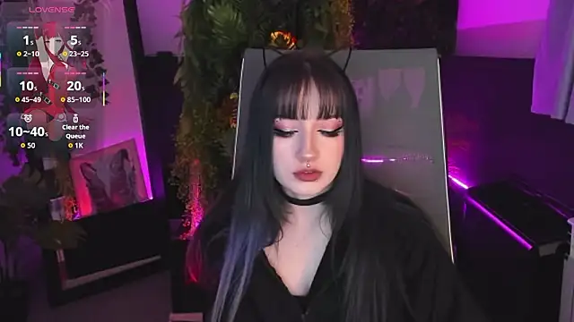 LiliLuna online show from February 8, 2026, 4:21 pm