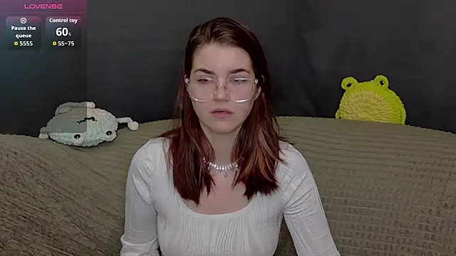 ElzaBlis online show from December 1, 2025, 3:06 pm