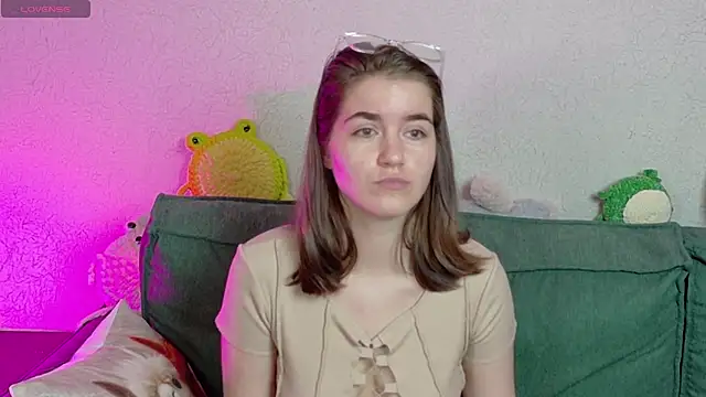 ElzaBlis online show from June 3, 2026, 2:33 pm