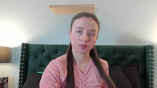 Snapshot of VioletaNova chatting on June 10, 2026, 11:53 am VioletaNova online show from June 10, 2026, 11:53 am