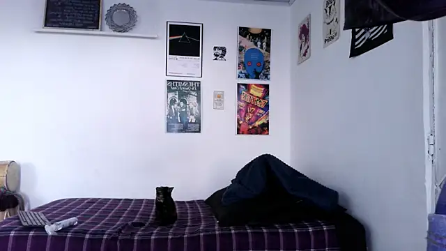 plutonbluemooon333 online show from January 6, 2026, 5:27 pm