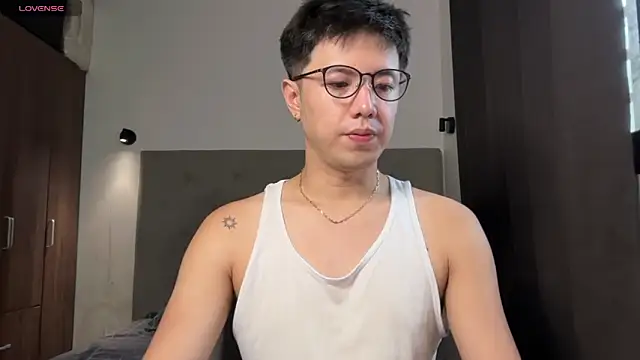 Snapshot of Addictiveboi chatting on May 8, 2026, 3:23 am Addictiveboi online show from May 8, 2026, 3:23 am