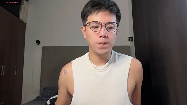 Snapshot of Addictiveboi chatting on May 9, 2026, 2:17 am Addictiveboi online show from May 9, 2026, 2:17 am