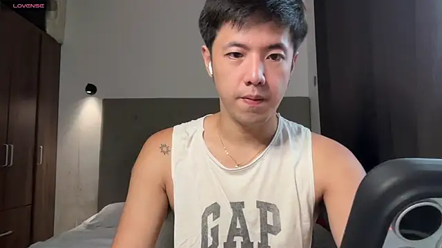 Snapshot of Addictiveboi chatting on May 24, 2026, 1:32 am Addictiveboi online show from May 24, 2026, 1:32 am