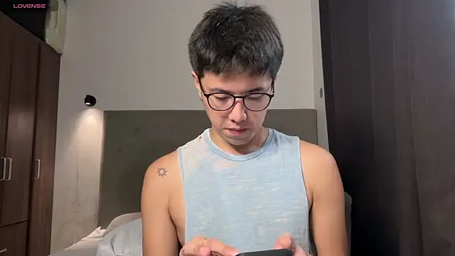 Snapshot of Addictiveboi chatting on June 3, 2026, 3:42 am Addictiveboi online show from June 3, 2026, 3:42 am