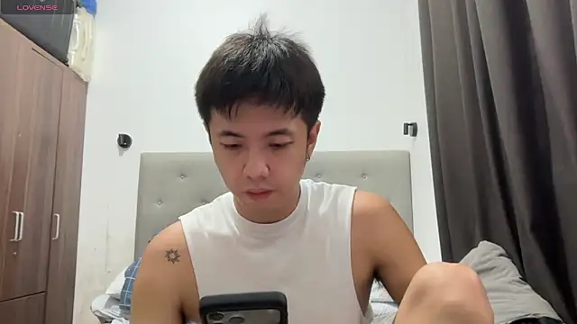 Snapshot of Addictiveboi chatting on June 8, 2026, 4:13 am Addictiveboi online show from June 8, 2026, 4:13 am