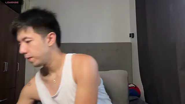 Snapshot of Addictiveboi chatting on June 9, 2026, 4:13 am Addictiveboi online show from June 9, 2026, 4:13 am