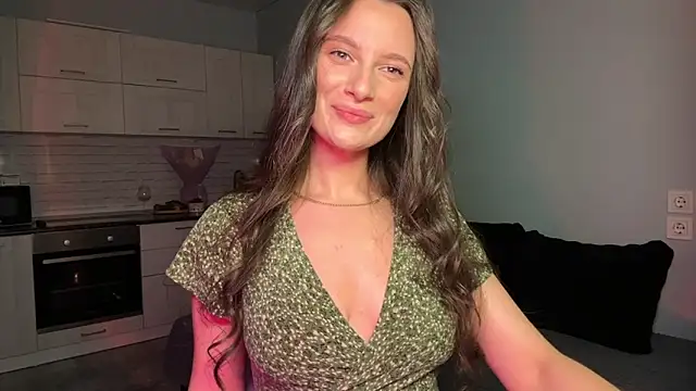 Luna Raee online show from November 11, 2025, 1:00 pm