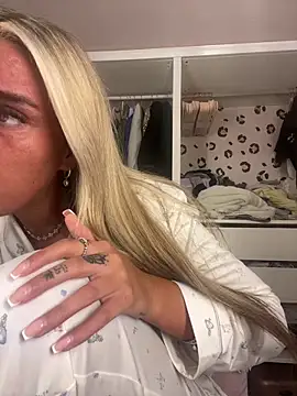 EllieMaeBaby online show from April 14, 2026, 4:13 pm