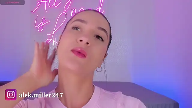 aleksandramiller  online show from September 15, 2025, 12:38 pm