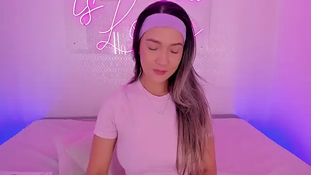 aleksandramiller  online show from April 14, 2026, 1:06 pm