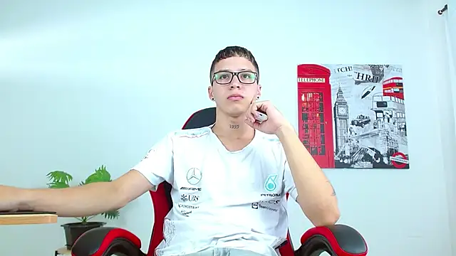 Cumandres18 online show from September 10, 2025, 1:55 pm