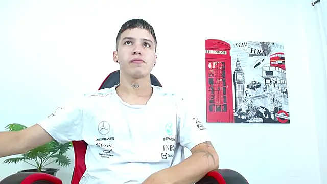 Cumandres18 online show from September 19, 2025, 1:45 pm