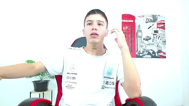 Cumandres18 online show from October 11, 2025, 2:04 pm