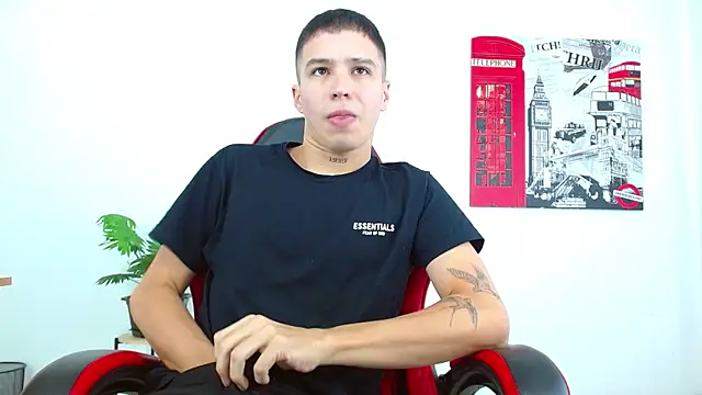 Cumandres18 online show from October 14, 2025, 1:56 pm