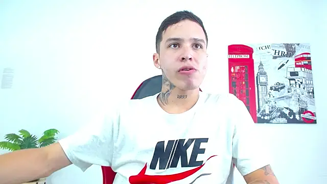 Cumandres18 online show from January 16, 2026, 4:11 pm