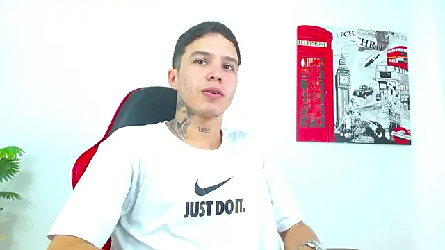 Cumandres18 online show from February 26, 2026, 3:33 pm