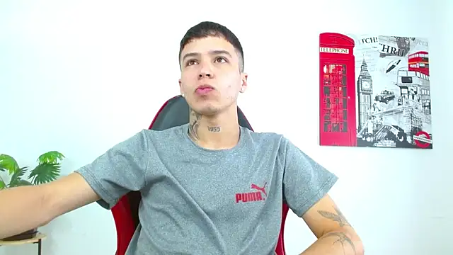 Cumandres18 online show from March 9, 2026, 2:54 pm