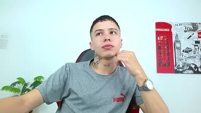 Cumandres18 online show from March 13, 2026, 3:07 pm