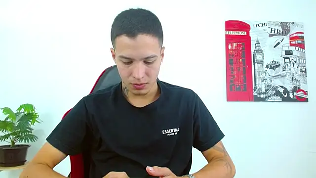 Cumandres18 online show from April 22, 2026, 2:51 pm