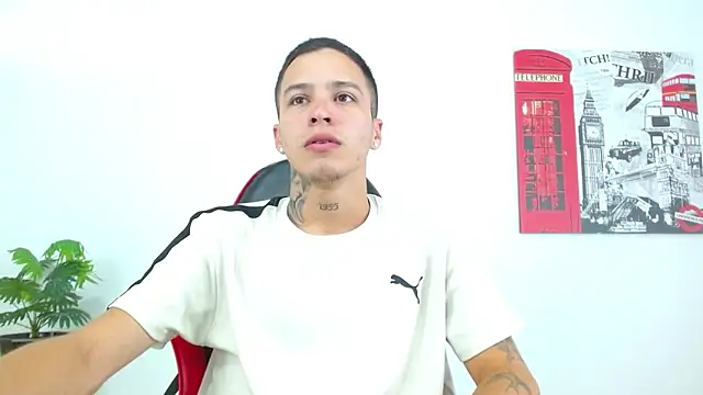 Cumandres18 online show from April 24, 2026, 2:52 pm