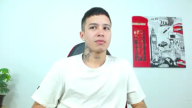 Cumandres18 online show from June 5, 2026, 3:18 pm