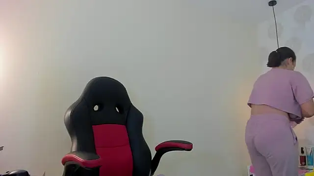 GIANAMILLER6 online show from September 15, 2025, 12:16 pm