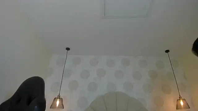 GIANAMILLER6 online show from December 1, 2025, 12:21 pm