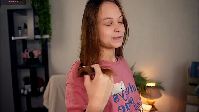 OdellaGillingham online show from November 12, 2025, 6:41 pm