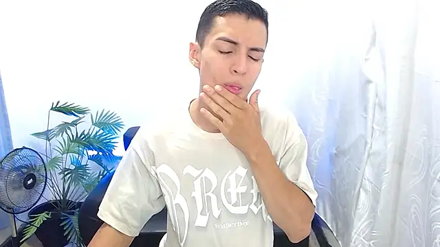 Matiius18 online show from September 19, 2025, 1:45 pm