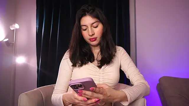 Auralea online show from October 3, 2025, 10:51 pm