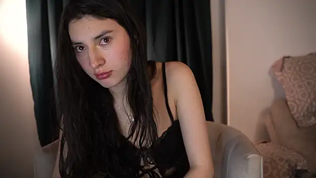 Snapshot of Auralea chatting on July 13, 2026, 4:59 am Auralea online show from July 13, 2026, 4:59 am
