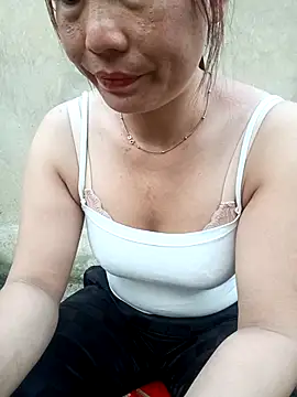 Ttluu online show from April 8, 2026, 11:27 pm