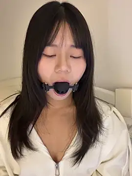 Ella-A9 online show from October 12, 2025, 3:22 pm