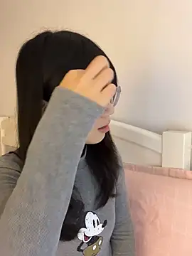 Ella-A9 online show from October 18, 2025, 3:35 pm