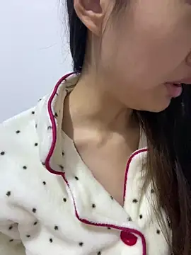 MengMeng0515 online show from December 18, 2025, 1:39 pm