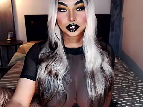 xTrixieMae online show from April 13, 2026, 1:33 am