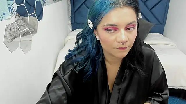 Kiara Cruz   online show from September 14, 2025, 1:05 am