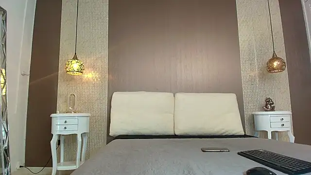 Tiifany Baker online show from October 28, 2025, 7:49 pm