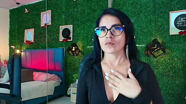 Linagh  online show from November 10, 2025, 11:53 am