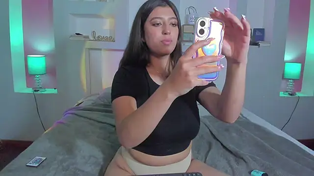 Bella  Lane online show from October 16, 2025, 7:37 pm